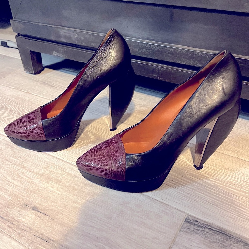 LANVIN black (snakeskin toe) & maroon leather pumps a/ mirrored-inner heel.Sz 40